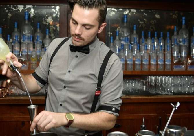 Njoftime Pune per Kamarier/e, Banakier/e ne Tirane