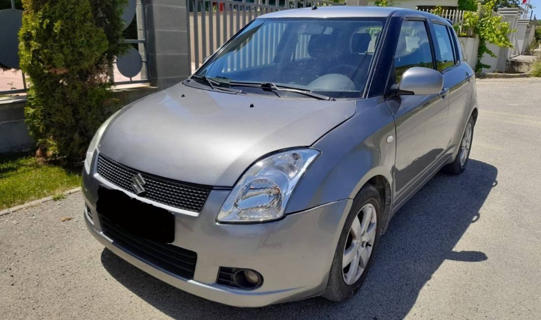 Jepet makina Suzuki me qera duke filluar nga 30 euro dita.