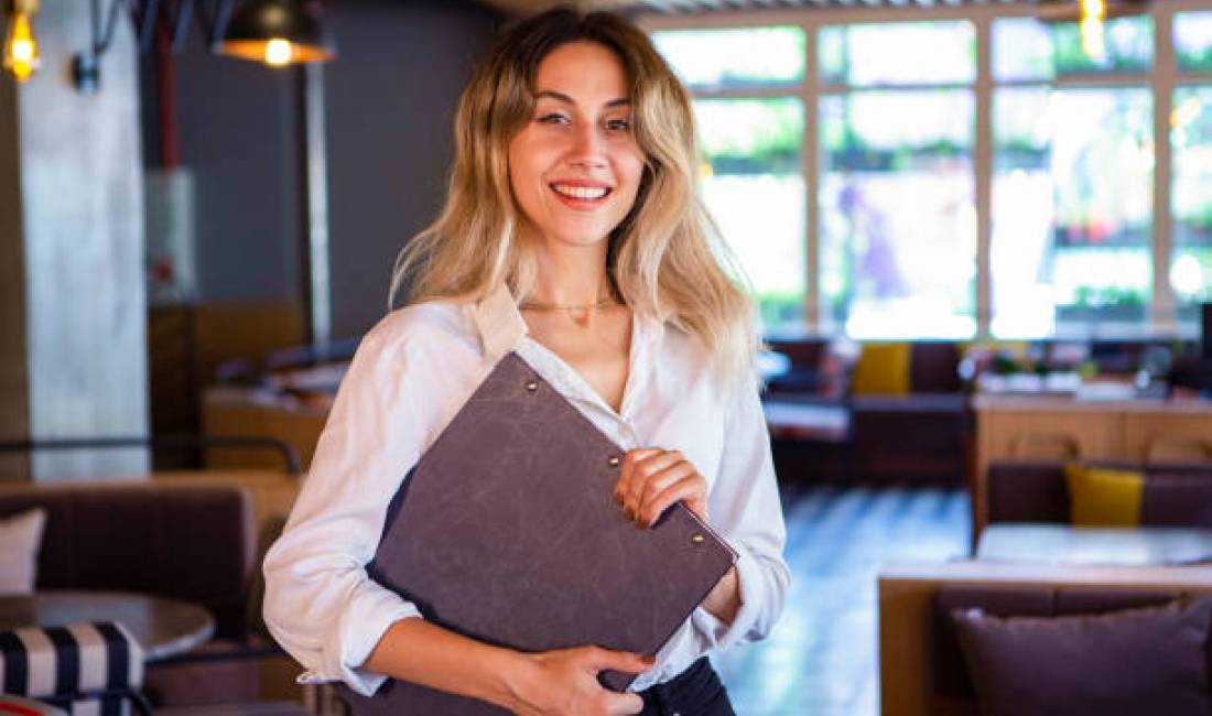 Offerte di lavoro a Tirana, Profession Hostess , , Pagamento Trattabile.