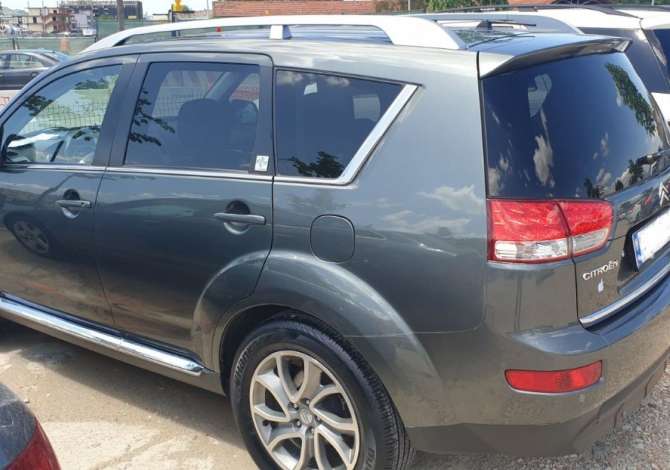 Jepet makina Citroen C-Crosser me qera duke filluar nga 55 euro dita.