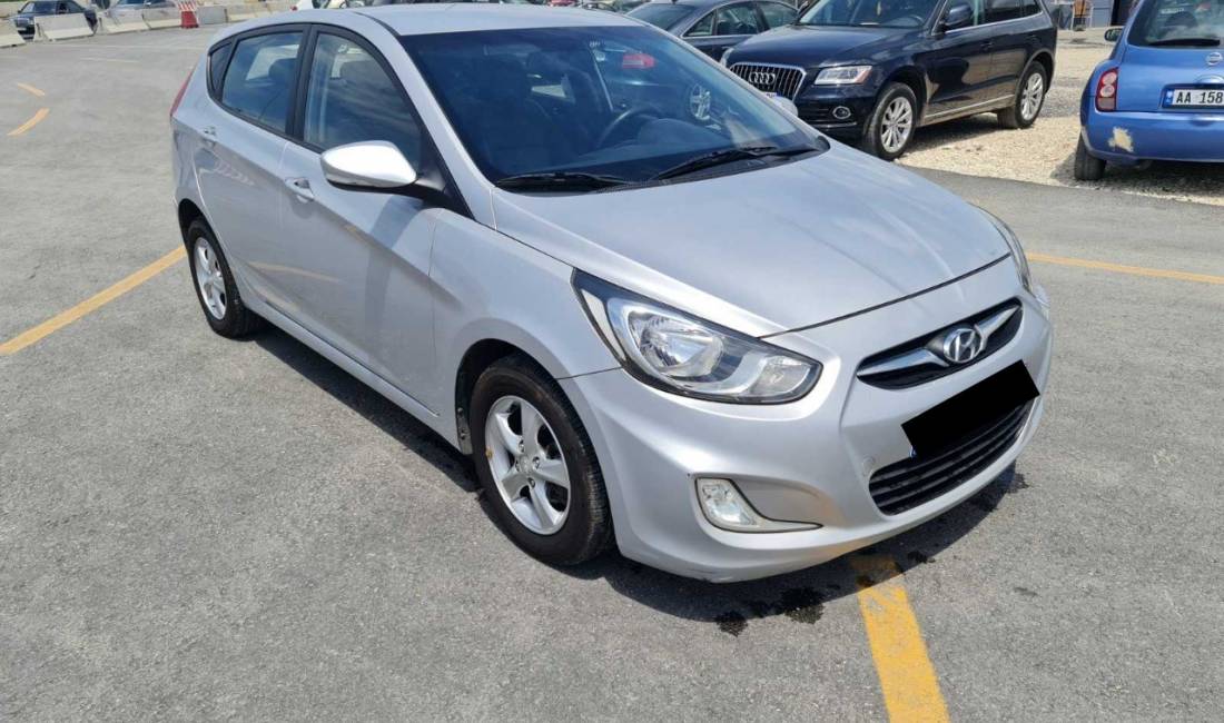 Jepet makina Hyundai Accent me qera duke filluar nga 35 euro dita.