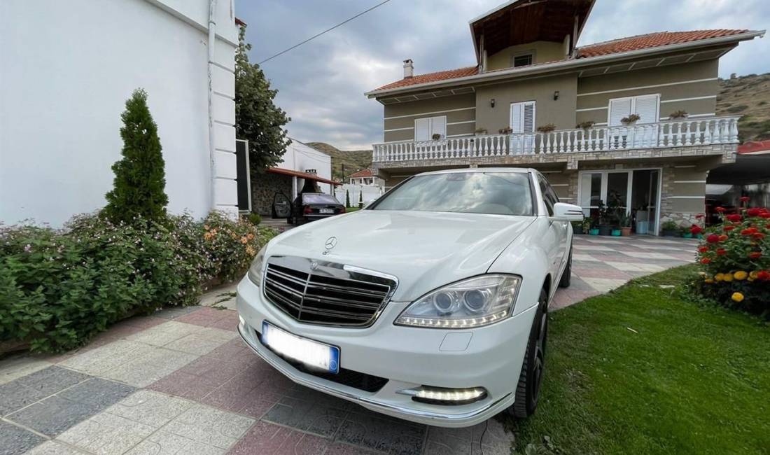 Jepet makina Mercedes-Benz S-Class me qera duke filluar nga 110 euro/dita