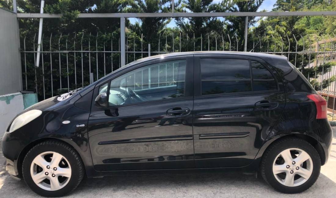 Jepet makina Toyota Yaris me qera me cmim ekonomik duke filluar nga 33 euro/dita 