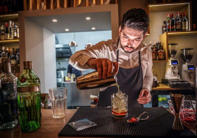 Njoftime Pune per Kamarier, Banakier ne Tirane