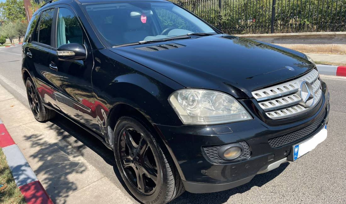 Jepet makina Mercedes-Benz Ml me qera duke filluar nga 45 euro/dita. 