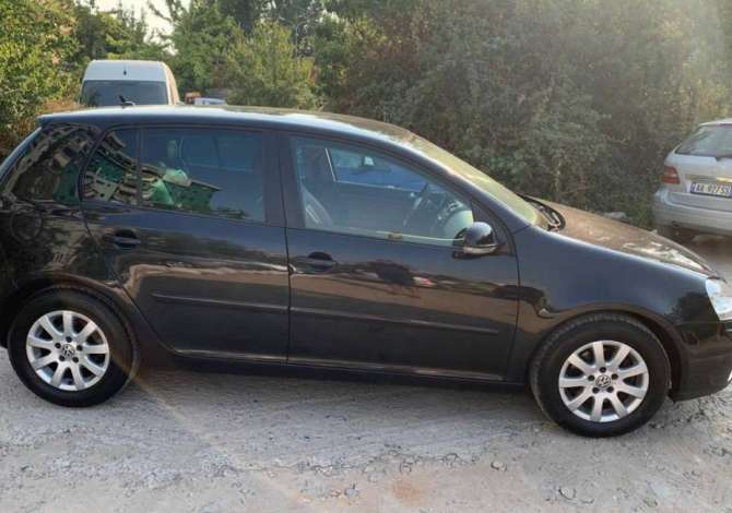 Jepet makina Golf 5 me qera duke filluar nga 35 euro/dita 