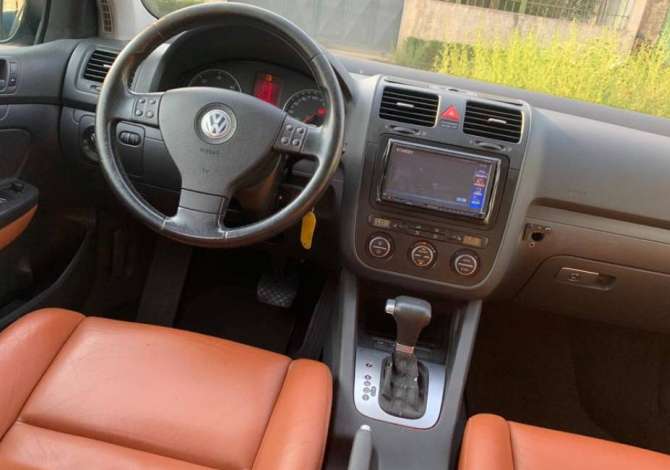 Jepet makina Golf 5 me qera duke filluar nga 35 euro/dita 
