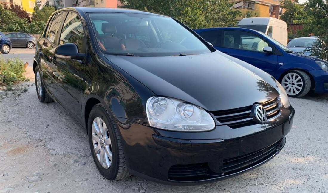 Jepet makina Golf 5 me qera duke filluar nga 35 euro/dita 