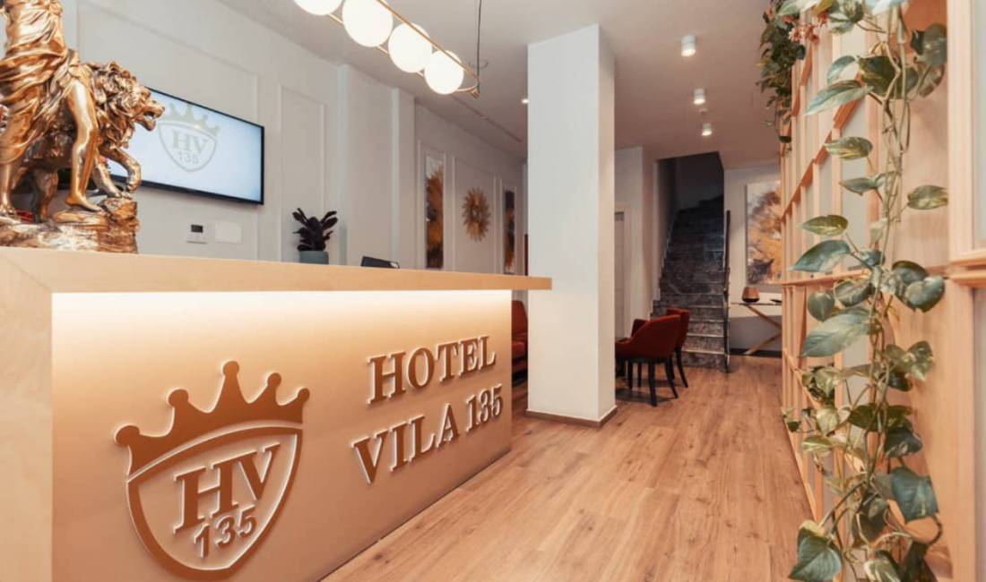 Offerte di lavoro a Tirana, Profession Recepsioniste, Kamarier  , , Pagamento Trattabile.