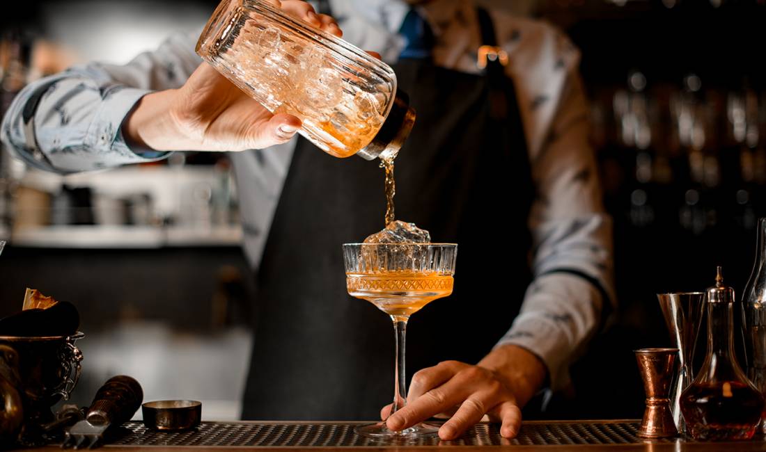 Offerte di lavoro a Tirana, Profession Kamarier/e, Banakier/e , , Pagamento 25,000  Leke.