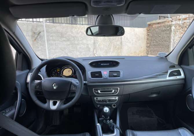 Auto in Vendita a Tirana, Renault, 2009 Diesel,Kambio Manual Pagamento 3,900  Euro.