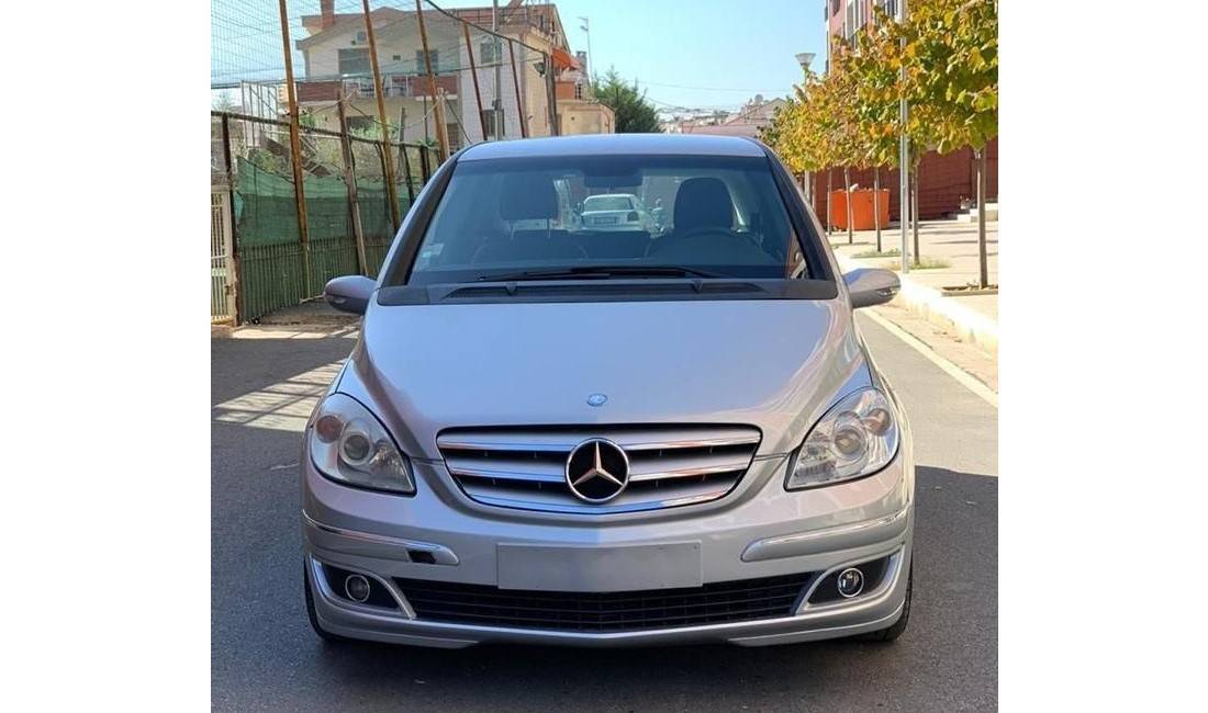 Jepet makina Benz B-class me qera duke filluar nga 35 euro dita
