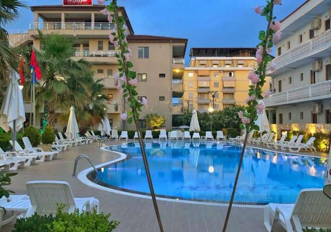 Offerte di lavoro a Scutari, Profession Ekonomist, Chef kuzhine, Banakier/e, Kamarier/e, Picier, Sanitare  , , Pagamento Trattabile.