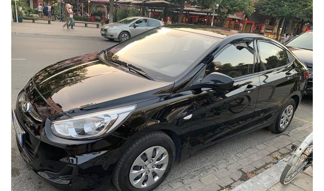 Jepet makina Hyundai Accent me qera duke filluar nga 38 euro dita.