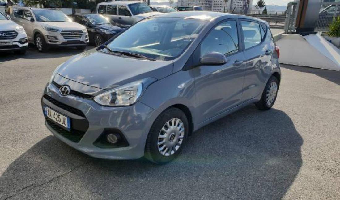 Jepet makina hyundai i10 me qera duke filluar nga 35 euro/dita.