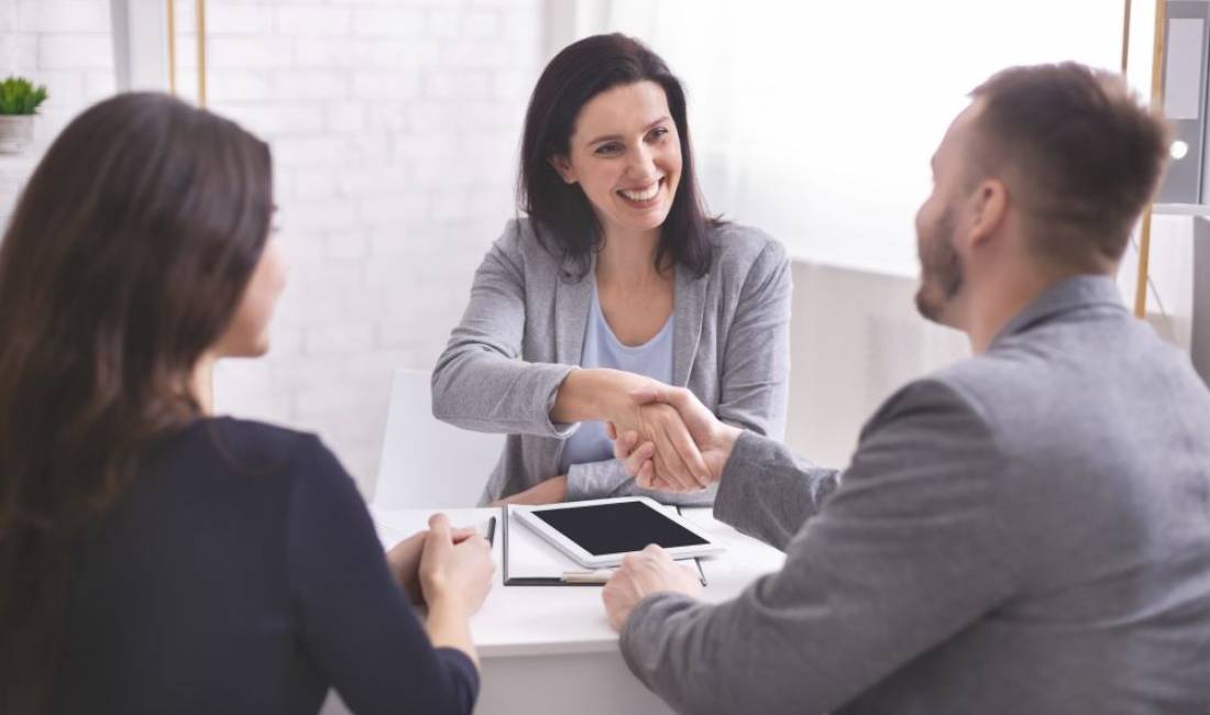 Offerte di lavoro a Tirana, Profession Keshillues Klienti, Kasiere , , Pagamento Trattabile.