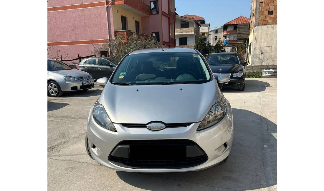 Jepet me qera makina Ford Fiesta duke filluar nga 30 Euro/Dita 