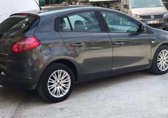 Jepet makina Fiat Bravo me qera duke filluar nga 28 euro dita