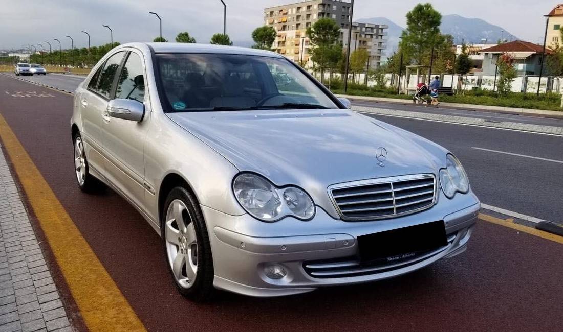 Jepet makina Benz C-class me qera duke filluar nga 30 euro dita