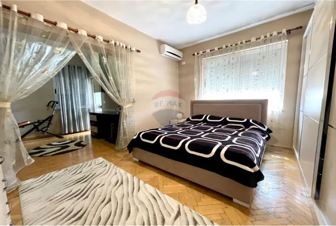 Shtepi ne shitje Apartament ne Tirane, 2+1, Mobilimi E mobiluar, Pagesa 195,000  Euro.