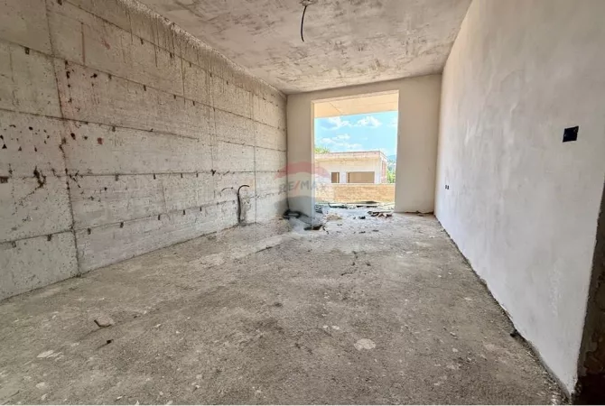 Shtepi ne shitje Vila Luksoze ne Tirane, 4+1, Mobilimi Bosh, pa mobiluar, Pagesa 505,000  Euro.