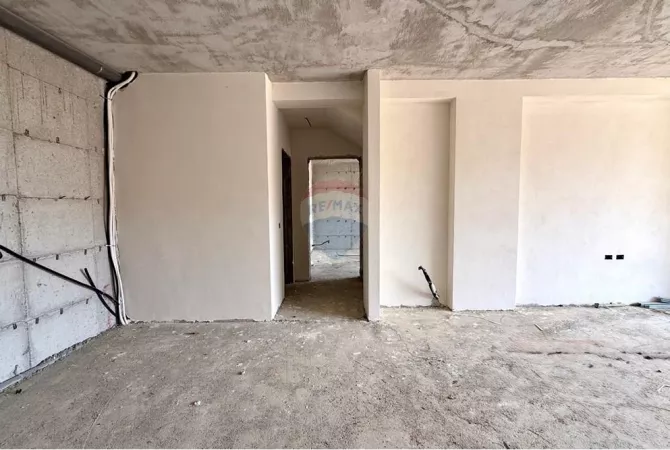 Shtepi ne shitje Vila Luksoze ne Tirane, 4+1, Mobilimi Bosh, pa mobiluar, Pagesa 505,000  Euro.