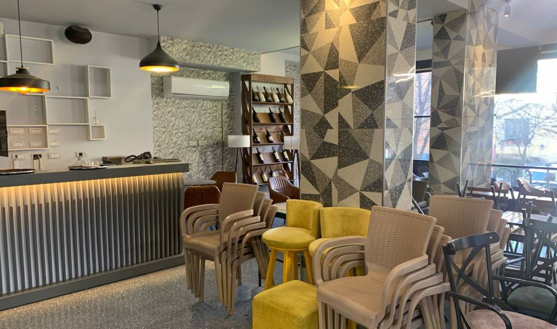 Jepet me qera Bar Kafe tek Mine peza, prane Big Market