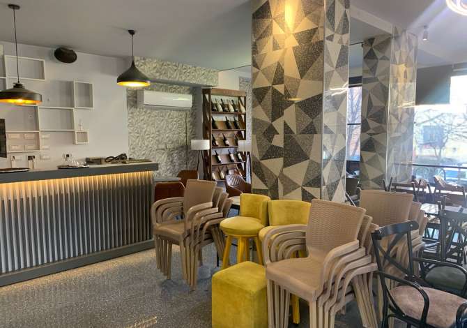 Ambient biznesi me qera 2+1 ne Tirane - 90,000 Leke