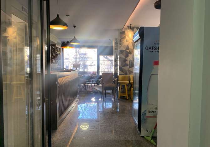 Ambient biznesi me qera 2+1 ne Tirane - 90,000 Leke