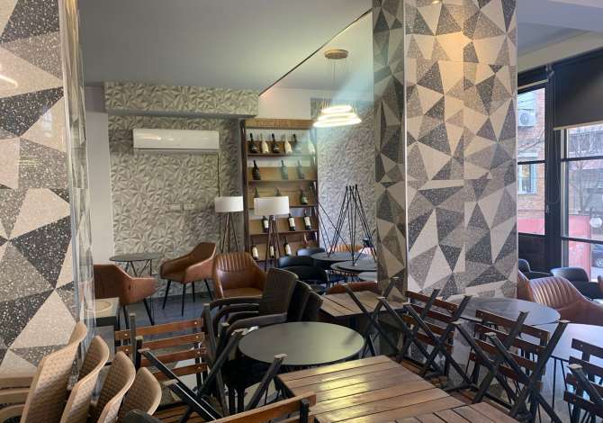 Ambient biznesi me qera 2+1 ne Tirane - 90,000 Leke