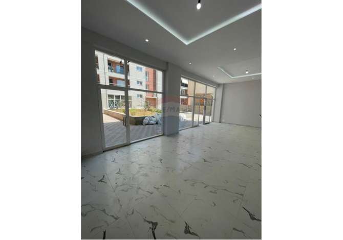 Jepet Ambjent me Qera tek Ish Fusha e Aviacionit Tirane