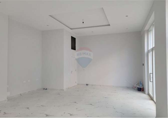 Jepet Ambjent me Qera tek Ish Fusha e Aviacionit Tirane