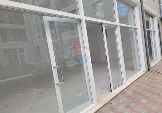 Jepet Ambjent me Qera tek Ish Fusha e Aviacionit Tirane