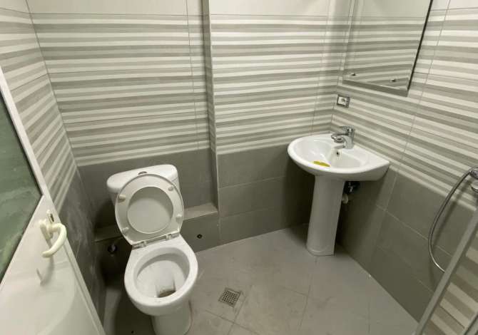 Ambient biznesi me qera 4+1 ne Tirane - 1,300 Euro