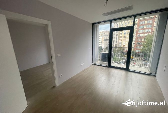 Ambiente Commerciale in Affitto 3+1 a Tirana - 80,000 Leke