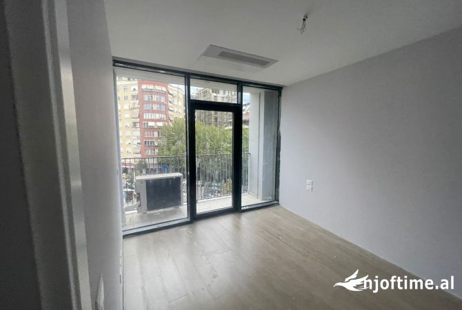 Ambiente Commerciale in Affitto 3+1 a Tirana - 80,000 Leke