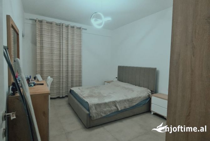 Shtepi me qera Apartament ne Tirane, 2+1, Mobilimi E mobiluar, Pagesa 700  Euro.