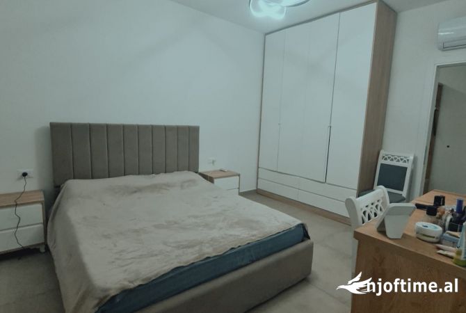 Shtepi me qera Apartament ne Tirane, 2+1, Mobilimi E mobiluar, Pagesa 700  Euro.