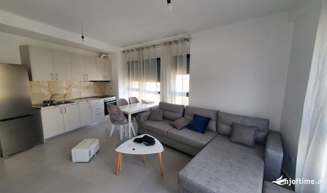 Shtepi me qera Apartament ne Tirane, 1+1, Mobilimi E mobiluar, Pagesa 400  Euro.