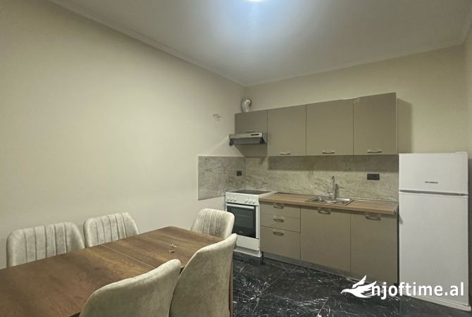 Shtepi me qera Apartament ne Tirane, 1+1, Mobilimi E mobiluar, Pagesa 400  Euro.