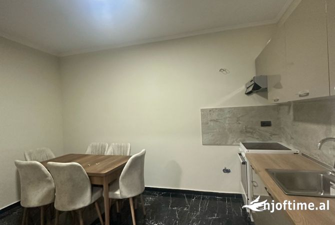 Shtepi me qera Apartament ne Tirane, 1+1, Mobilimi E mobiluar, Pagesa 400  Euro.