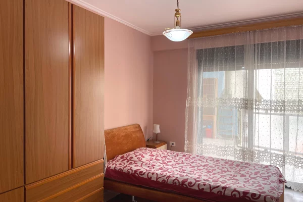 Shtepi me qera Apartament ne Tirane, 2+1, Mobilimi E mobiluar, Pagesa 120,000  Leke.