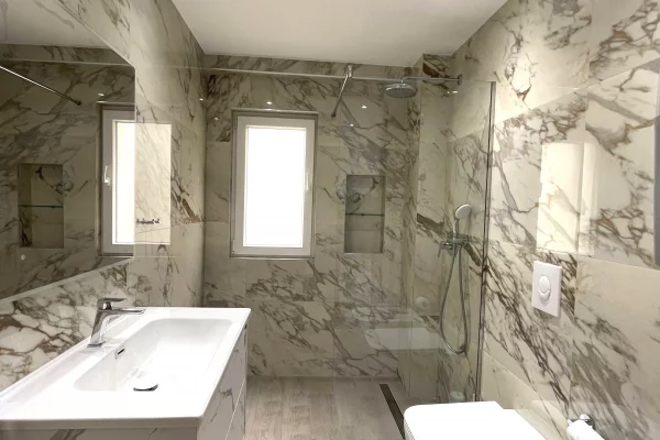 Shtepi me qera Apartament ne Tirane, 2+1, Mobilimi E mobiluar, Pagesa 120,000  Leke.