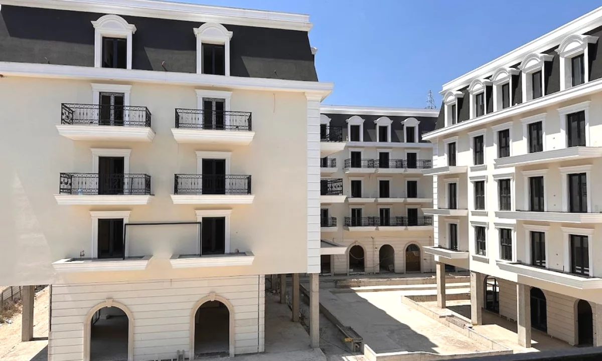 Shtepi ne shitje Apartament ne Tirane, 2+1, Mobilimi Bosh, pa mobiluar, Pagesa 236,000  Euro.