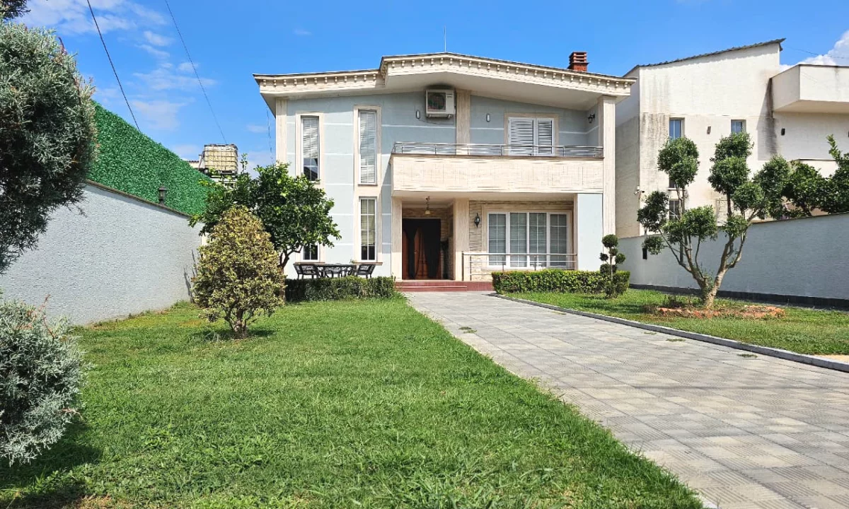 Shtepi ne shitje Vila Luksoze ne Tirane, 4+1, Mobilimi E mobiluar, Pagesa 420,000  Euro.