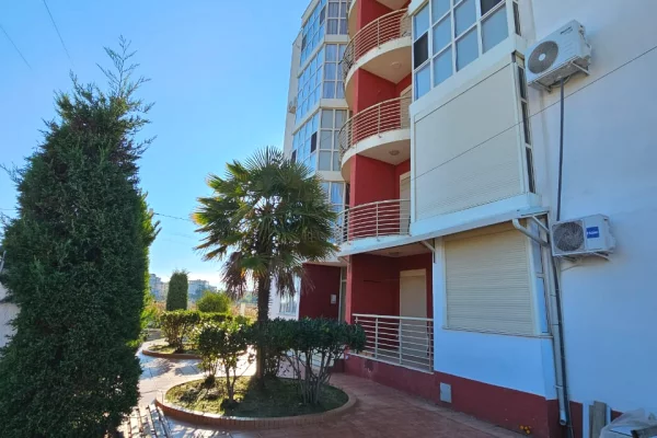 Shtepi ne shitje Apartament ne Durres, 2+1, Mobilimi E mobiluar, Pagesa 1,200,000  Euro.