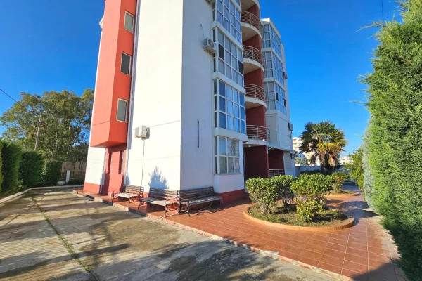 Shtepi ne shitje Apartament ne Durres, 2+1, Mobilimi E mobiluar, Pagesa 1,200,000  Euro.