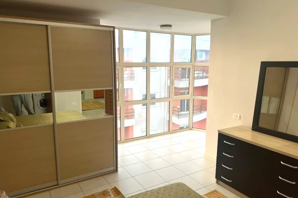Shtepi ne shitje Apartament ne Durres, 2+1, Mobilimi E mobiluar, Pagesa 1,200,000  Euro.
