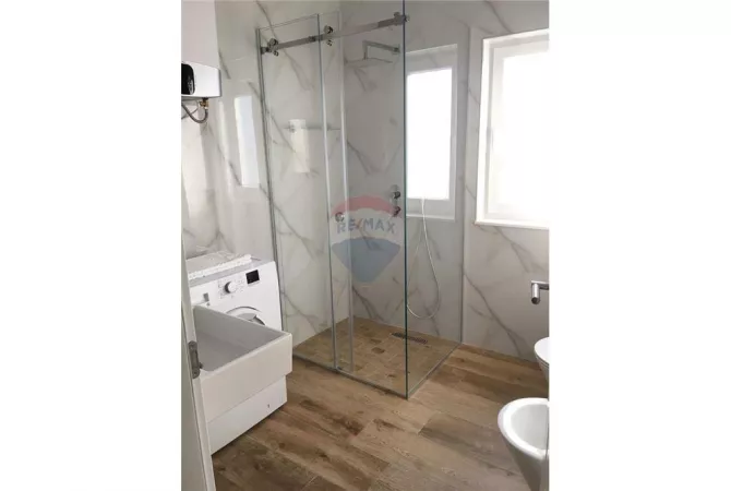 Shtepi me qera Apartament ne Tirane, 2+1, Mobilimi E mobiluar, Pagesa 900  Euro.