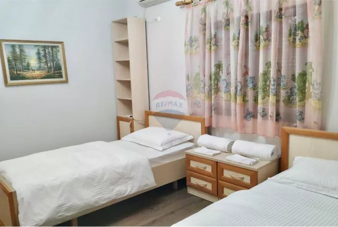 Shtepi me qera Apartament ne Tirane, 2+1, Mobilimi E mobiluar, Pagesa 900  Euro.